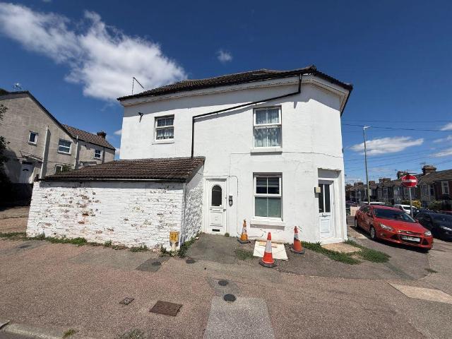 Flat for sale in Midway, Kent