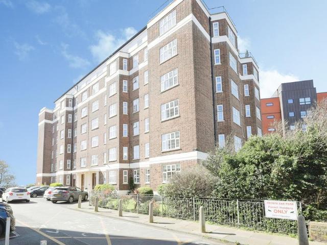 Flat for sale in Alton Barnes, Essex