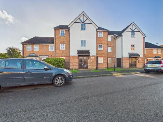 Flat for sale in Slough