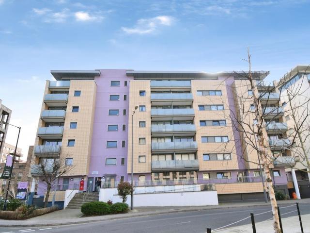 Flat for sale in Reach, Greater London