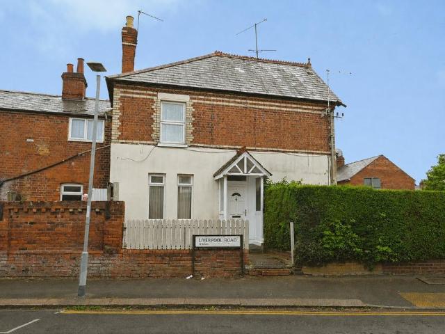 Flat for sale in Newtown, Reading