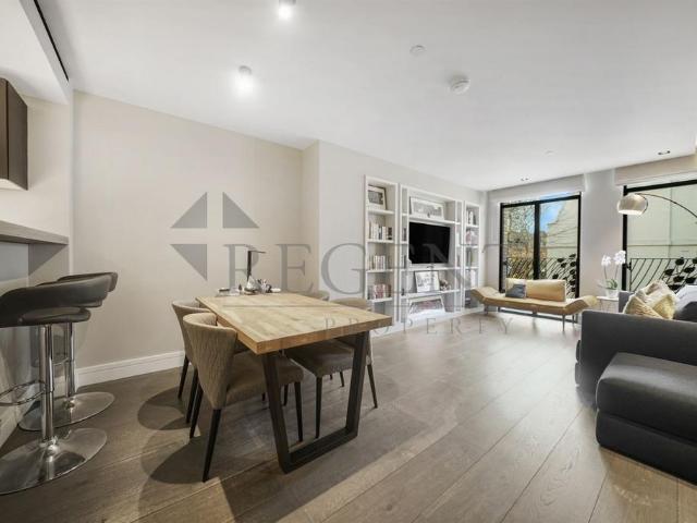 Flat for sale in South Kensington, Greater London