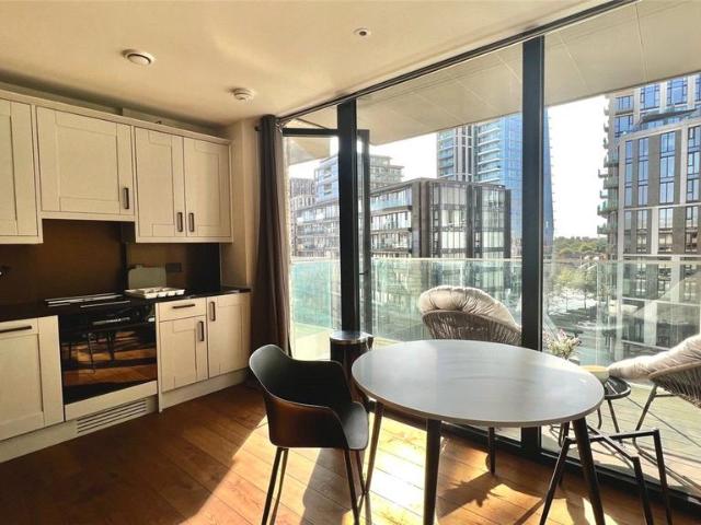 Flat for sale in St. George in the East, Wapping