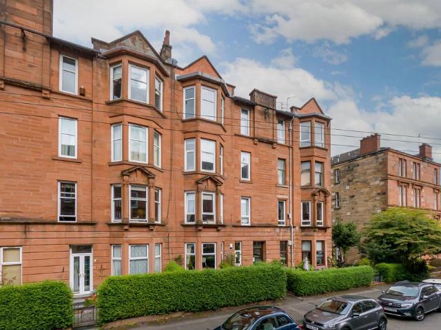 Flat for sale in Crossmyloof, Scotland