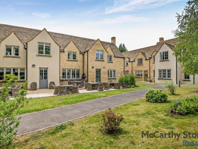Flat for sale in Fossebridge, Gloucestershire