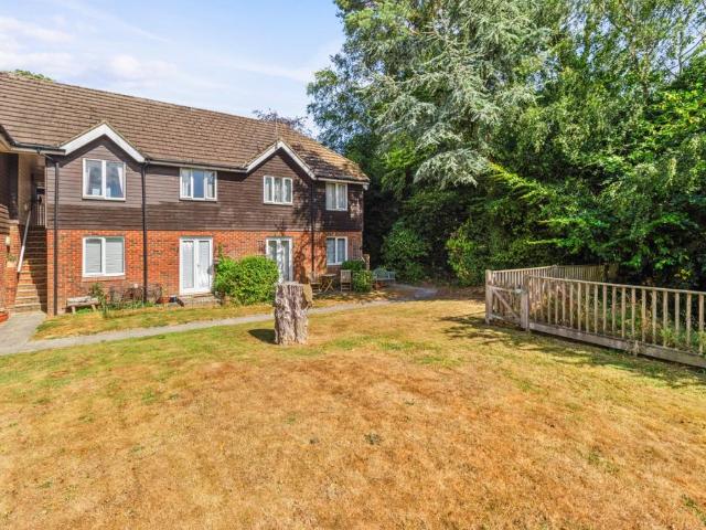 Flat for sale in Uckfield, Cross In Hand