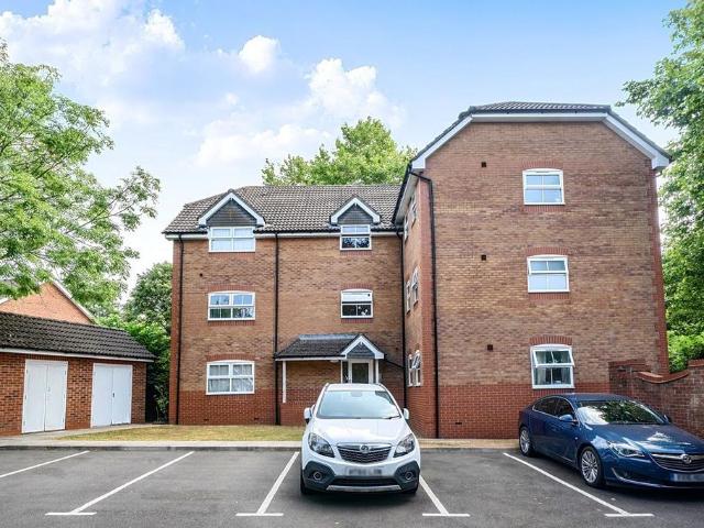 Flat for sale in Lordshill, Southampton