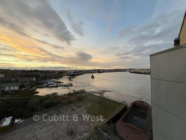 Flat for sale in Chatham