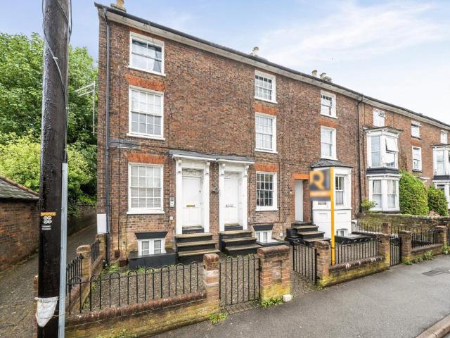 Flat for sale in Dunstable, Bedfordshire