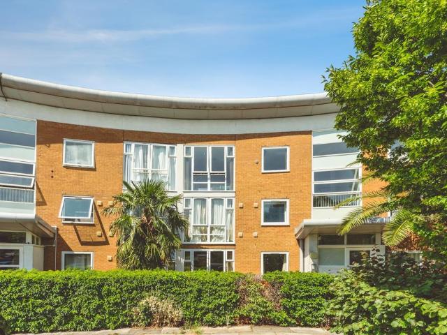 Flat for sale in North Woolwich, Greater London