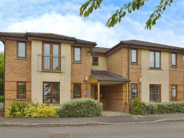 Flat for sale in Milton Keynes