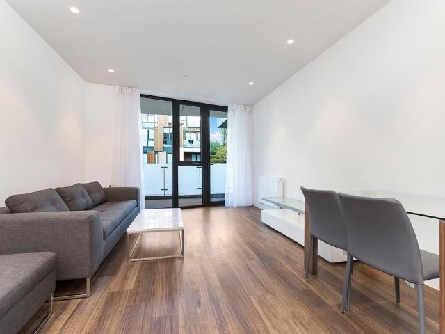 Flat for sale in Rotherhithe, Greater London