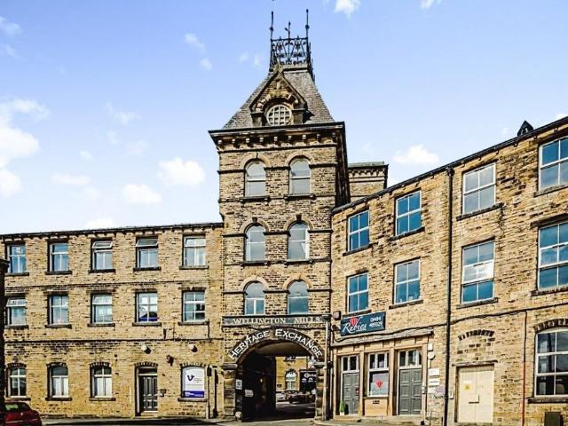 Flat for sale in Lindley, West Yorkshire