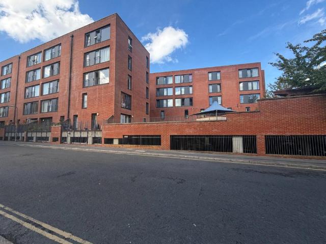 Flat for sale in Aldershot, Rushmoor