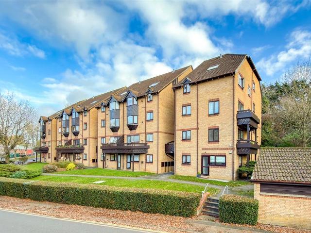 Flat for sale in St Albans, Five Acres