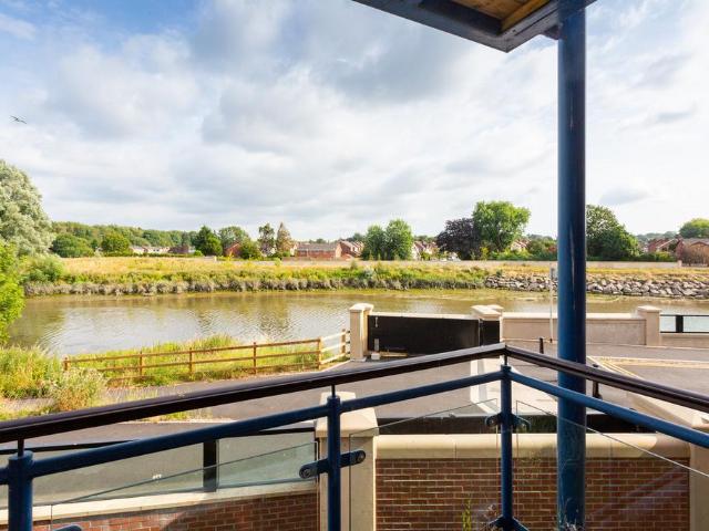 Flat for sale in Avenham, Higher Bartle