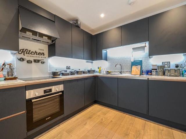 Flat for sale in Forest Gate, Greater London
