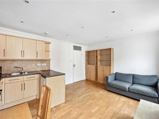 Flat for sale in Holloway, Greater London