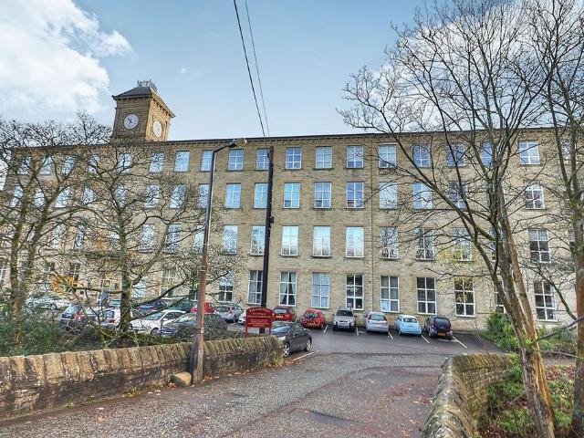 Flat for sale in Ripponden, West Yorkshire