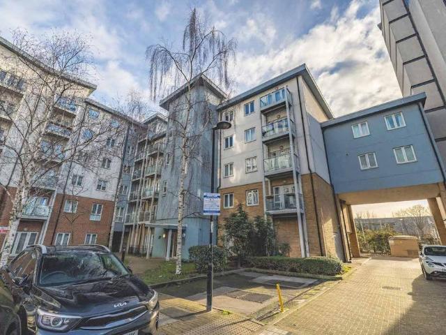 Flat for sale in Slough, Isle Of Man