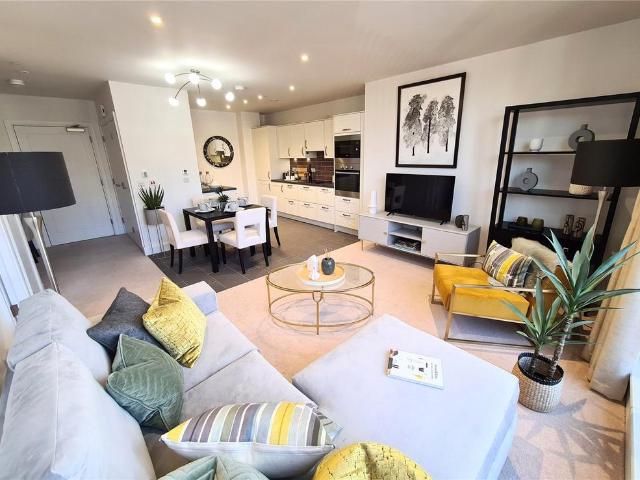 Flat for sale in London Borough of Croydon, Purley