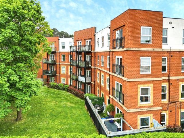Flat for sale in Buckler's Park, Crowthorne