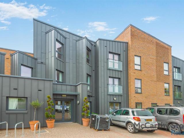 Flat for sale in Jubilee Industrial Centre, King's Walden