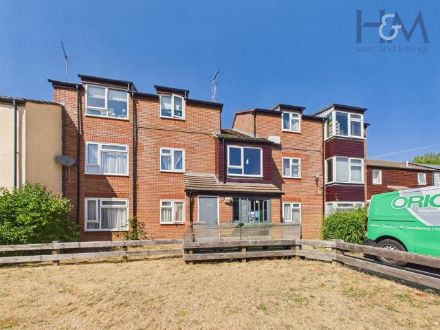Flat for sale in Poplars, Shephall