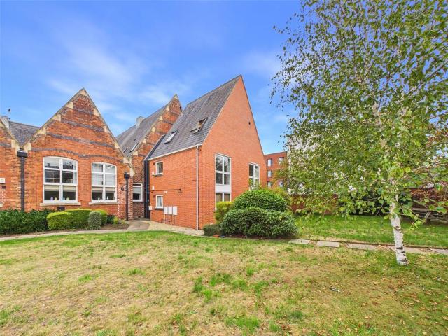 Flat for sale in Golden Valley, Gloucestershire