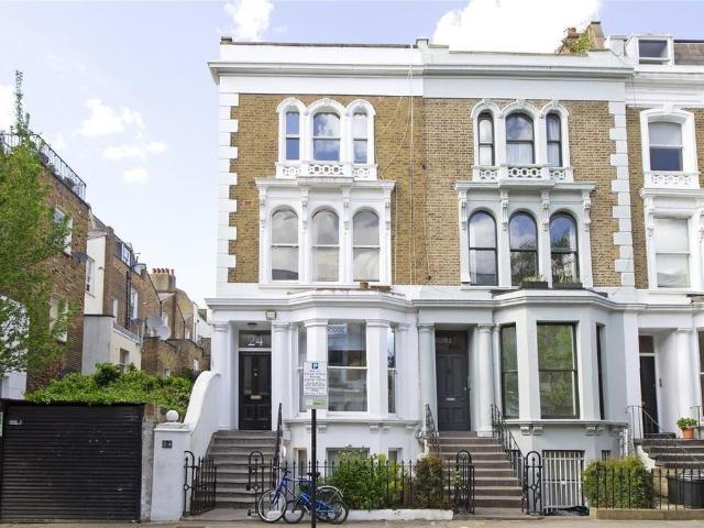Flat for sale in North Kensington, Greater London