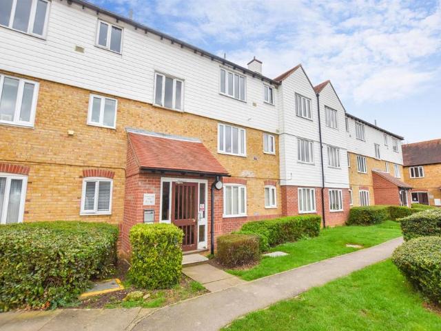 Flat for sale in Chelmsford, Essex