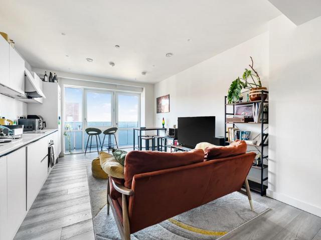Flat for sale in Canary Wharf, Greater London