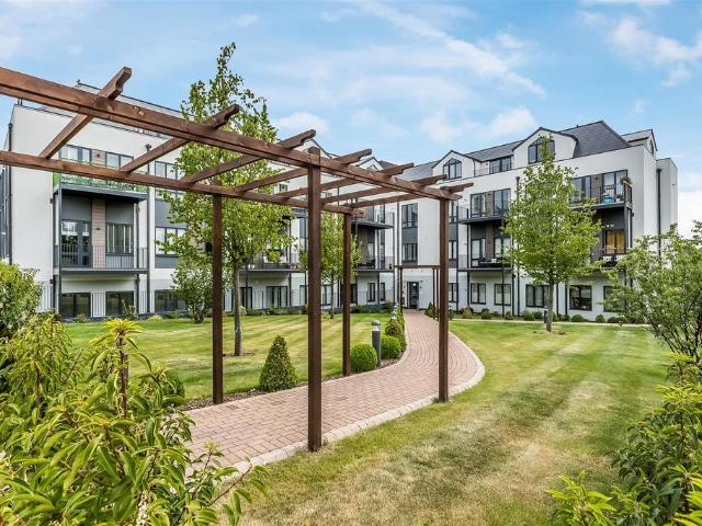 Flat for sale in Pachesham Park, Surrey