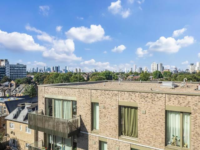 Flat for sale in Forest Gate, Greater London