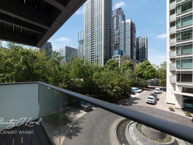 Flat for sale in Isle Of Dogs, Greater London