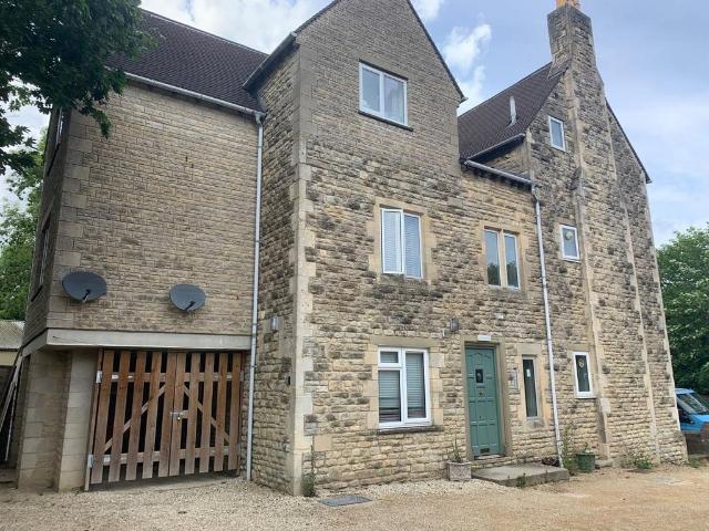 Flat for sale in Chesterton, Fossebridge