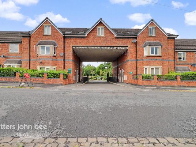 Flat for sale in Hammond Street