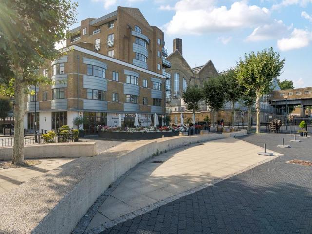 Flat for sale in Greenwich Town Centre, Greater London