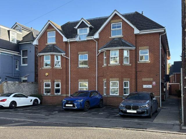 Flat for sale in Boscombe, Bournemouth