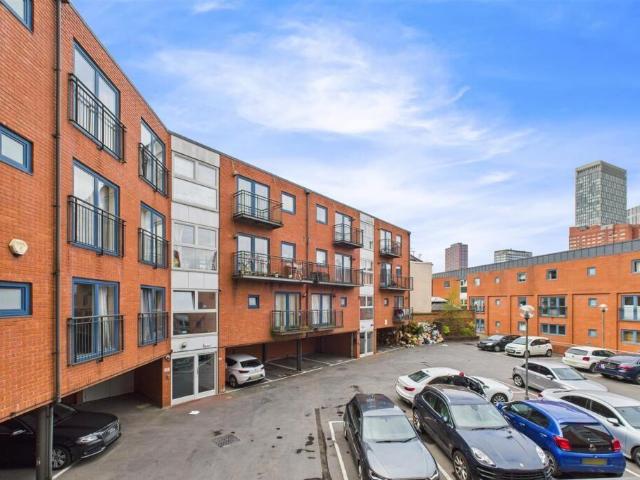 Flat for sale in Edgbaston, West Midlands