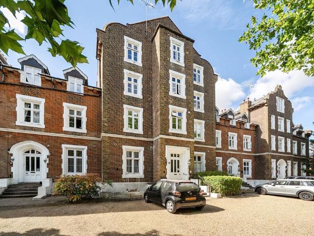 Flat for sale in Slough