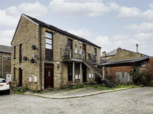 Flat for sale in Lindley, Kirklees