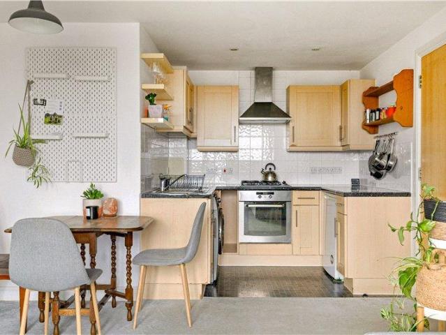 Flat for sale in Walworth, Greater London