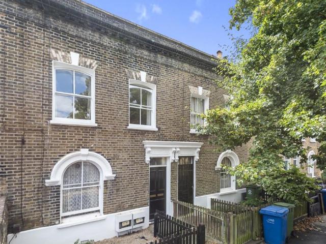 Flat for sale in Old Kent Road, Greater London