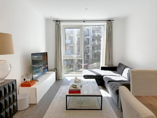 Flat for sale in Wandsworth, Greater London