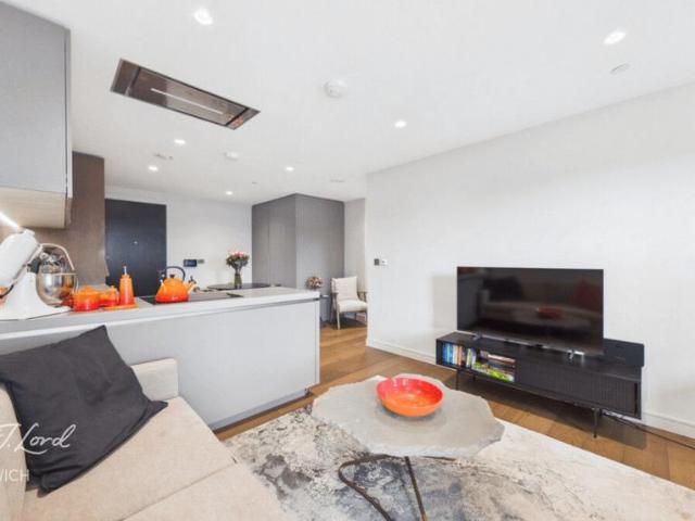 Flat for sale in Greenwich Peninsula, Isle Of Man