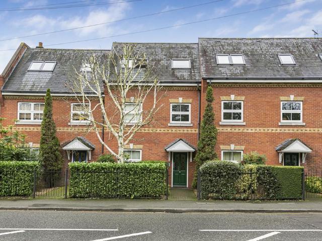 Flat for sale in Row Town, Surrey