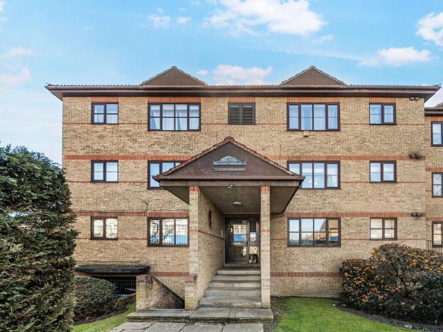 Flat for sale in Crook Log, Welling
