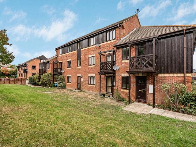 Flat for sale in Berrick Salome, Oxfordshire