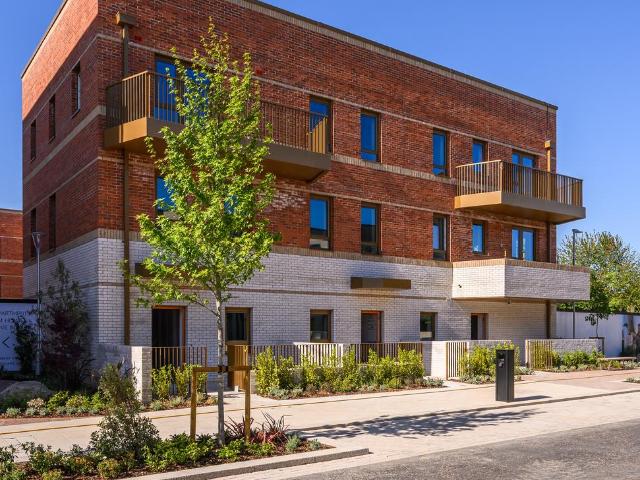 Flat for sale in London Borough of Richmond upon Thames, Greater London